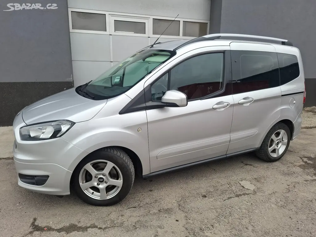 FORD TOURNEO COURIER benzin, r.18 160000km, ČR